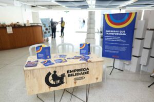 Coletivo Inclusão lança cartilha com orientações práticas para a contratação de pessoas com deficiência intelectual