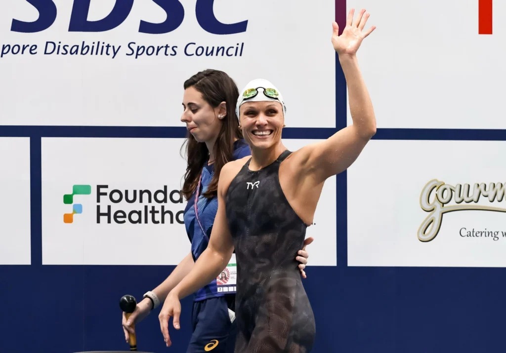 Carol Santiago faz trinca de ouros e Brasil vai ao pódio por seis vezes pelo 5º dia em Singapura