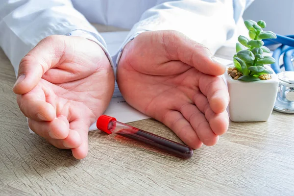 Leucemia Mieloide Crônica: o que é, quais são os sintomas e como os avanços no tratamento mudaram a vida de milhares de pessoas