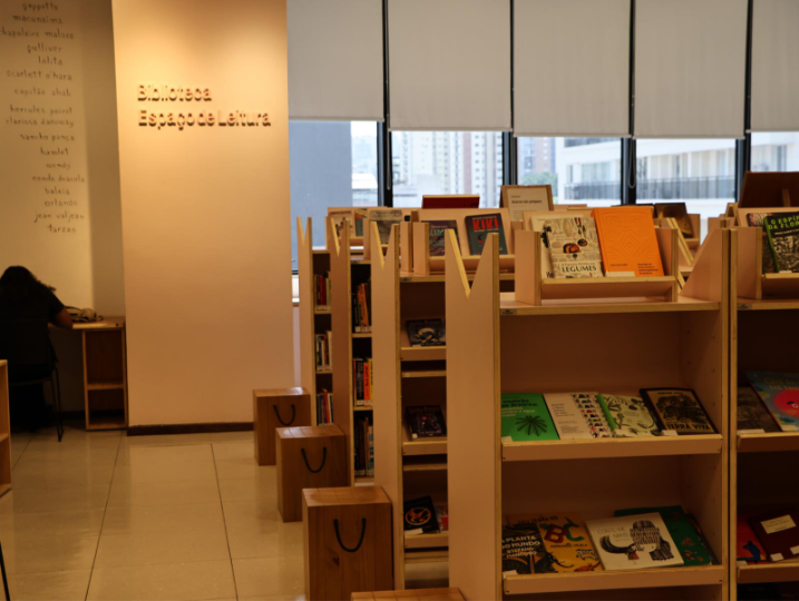 Sesc Pinheiros inaugura novo espaço de Biblioteca com acervo diverso e atividades culturais 