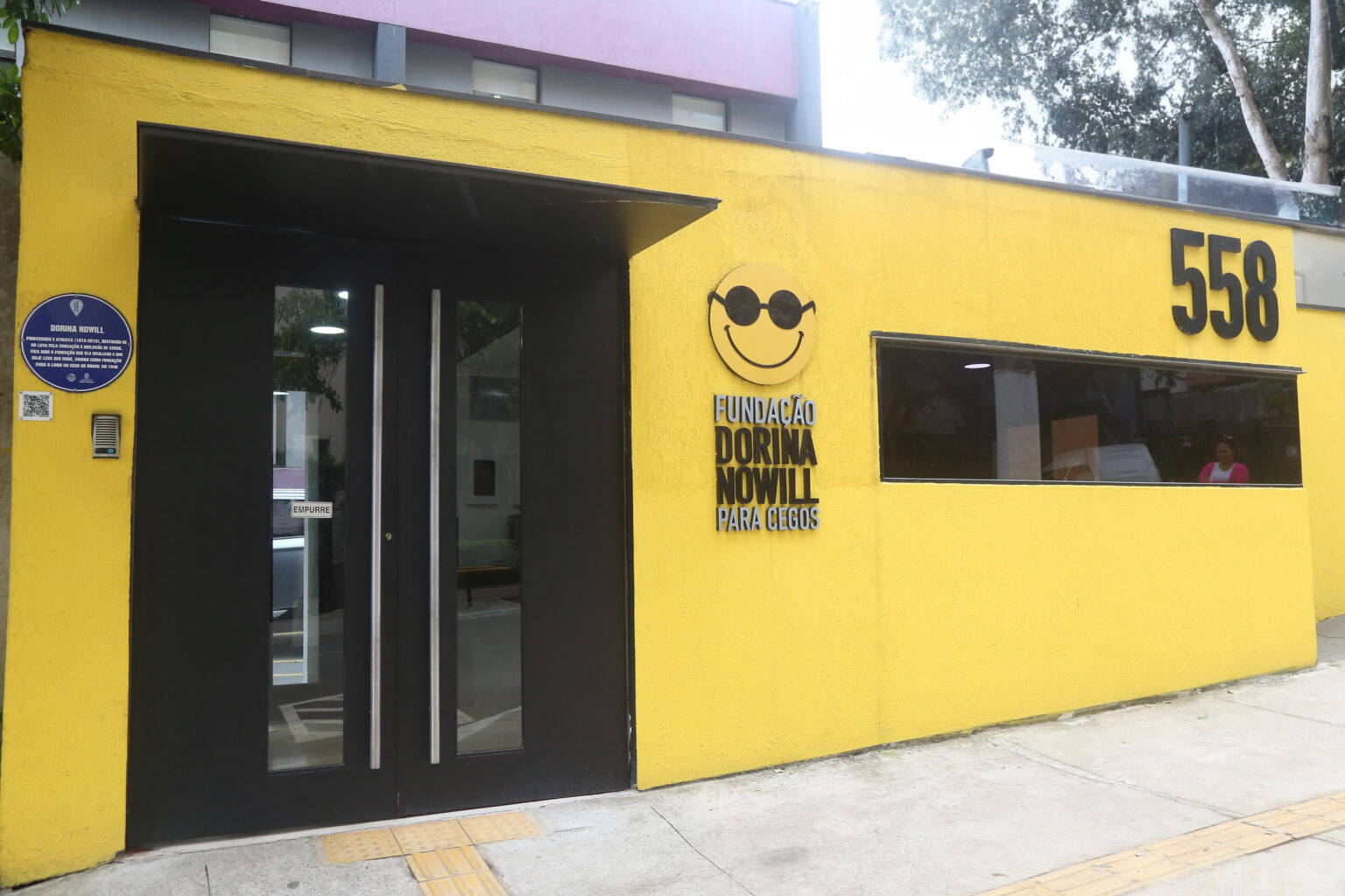 Fundação Dorina Nowill para Cegos destaca inovações e desafios na mobilidade de pessoas com deficiência visual