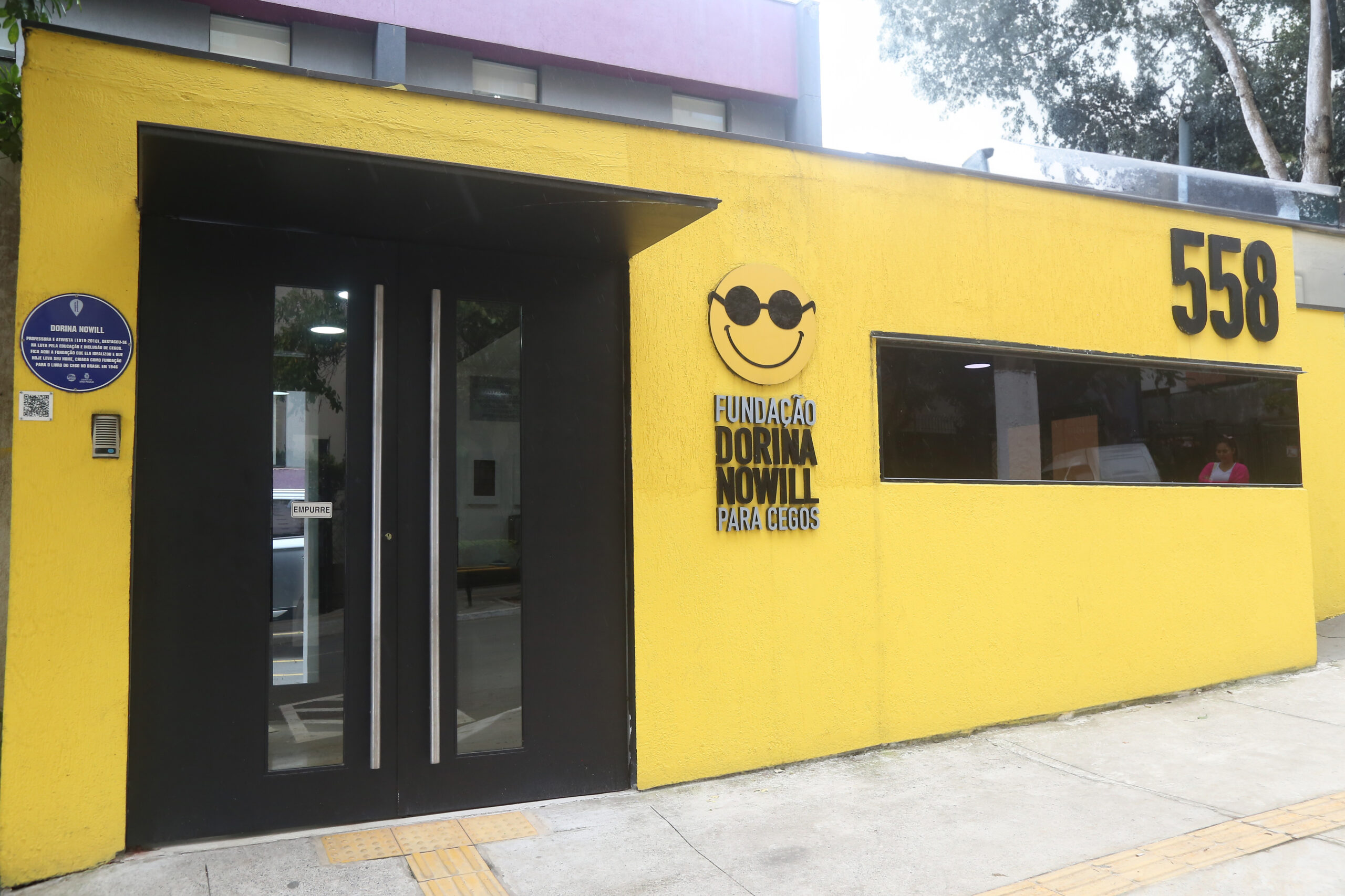 Fundação Dorina Nowill para Cegos destaca inovações e desafios na mobilidade de pessoas com deficiência visual