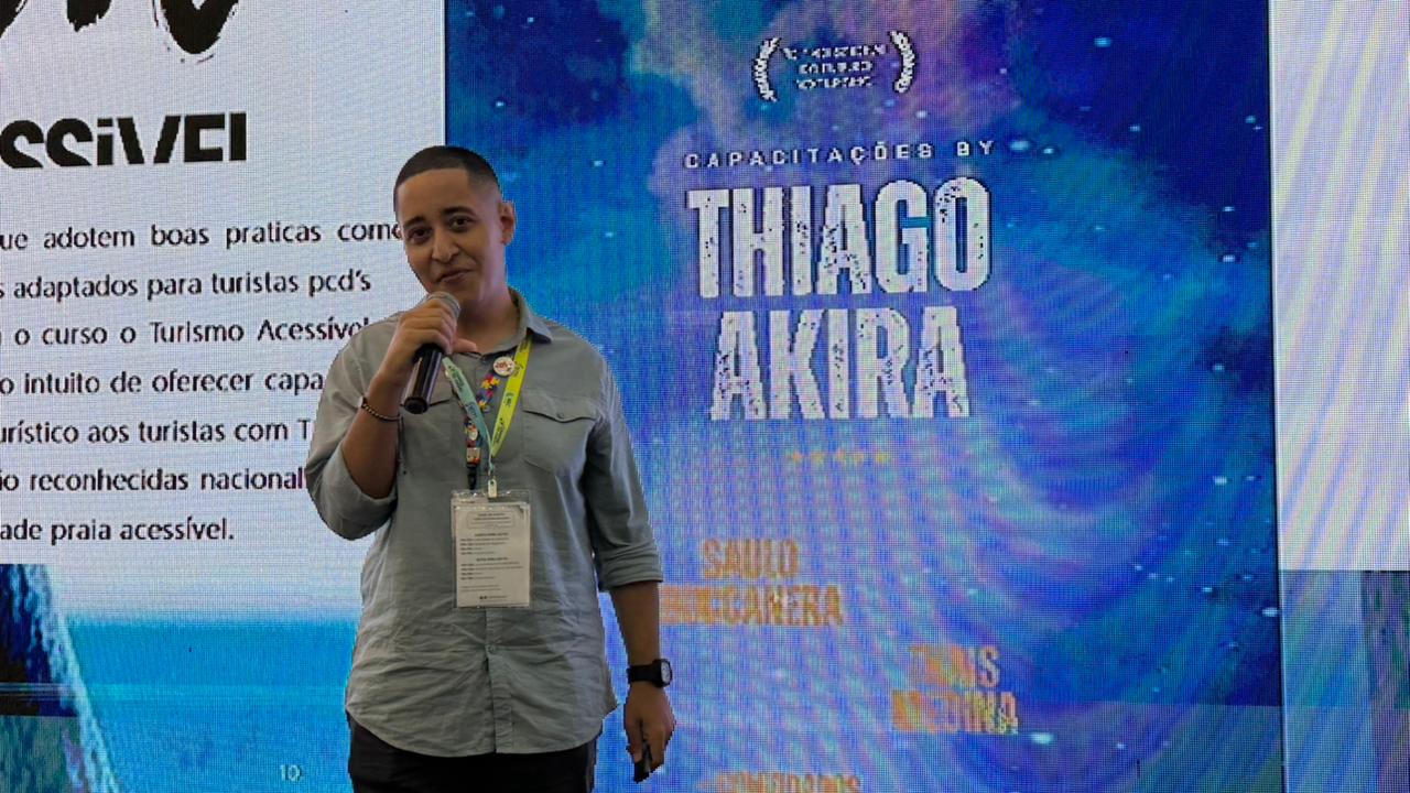 Palestrante autista fala sobre turismo inclusivo e reforça desafios de acessibilidade no setor
