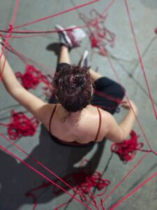 Exposição “Bordado como Ideias Táteis” celebra a arte, a acessibilidade e a cultura DEF na Sala dos Toninhos