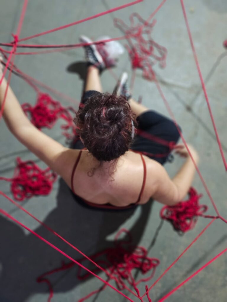 Exposição “Bordado como Ideias Táteis” celebra a arte, a acessibilidade e a cultura DEF na Sala dos Toninhos