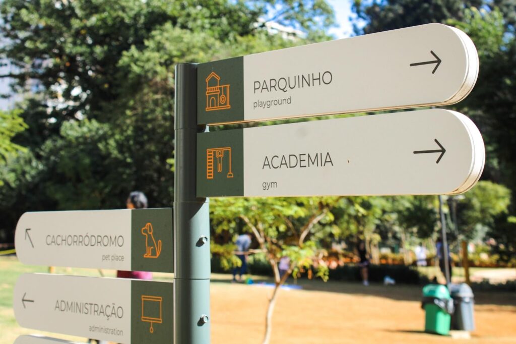 5 soluções de wayfinding que tornam espaços mais acessíveis e que valorizam empreendimentos