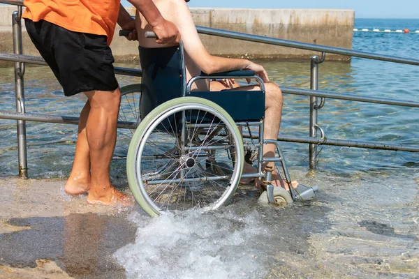 Praias cheias, direitos vazios: a falta de acessibilidade para pessoas com deficiência no litoral brasileiro OPINIÃO - * Por Igor Lima