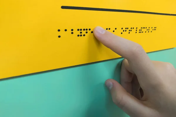 Estudo revela predominância de condições pessoas com deficiências físicas e visuais no mercado de trabalho