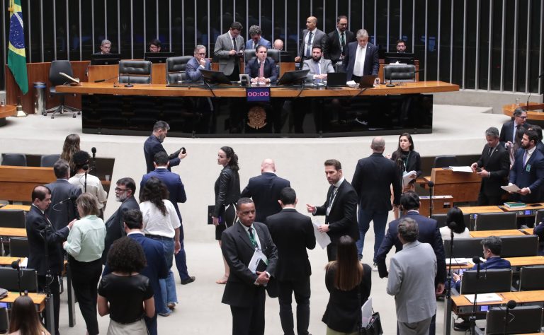 Câmara dos Deputados inicia aprovação da Reforma Tributária que garante isenções de impostos para pessoas com deficiência