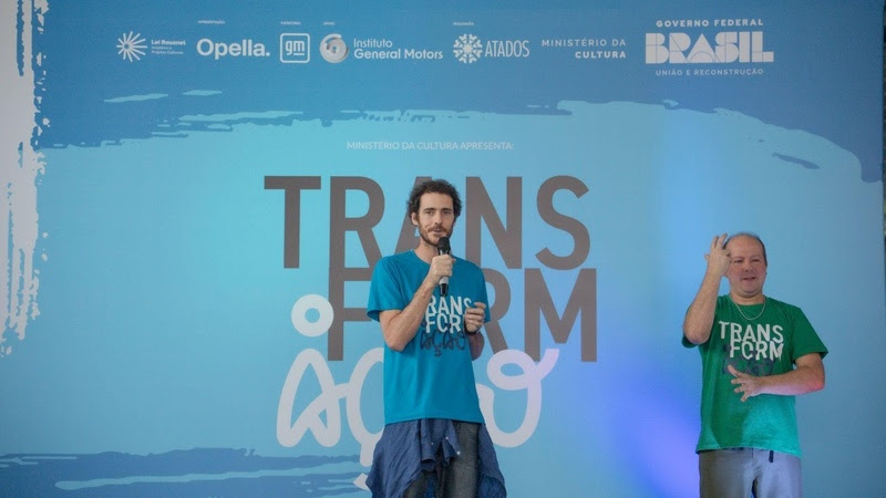 Atados lança plano nacional para dobrar número de voluntários no Brasil até 2035