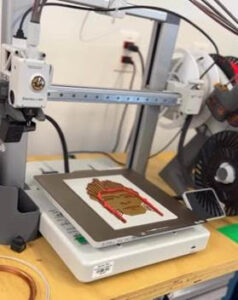 Ilha Fiscal em 3D impressa pela Cápsula Senac RJ torna o patrimônio acessível para pessoas com deficiência visual