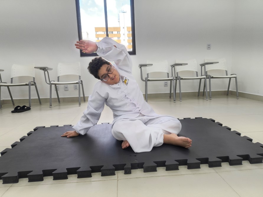 Fundação promove aulas esportivas adaptadas para crianças e adolescentes com deficiência visual