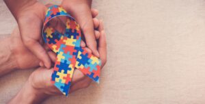 Burnout parental e famílias de crianças com TEA: uma realidade que exige apoio estruturado