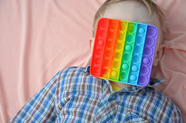 Equilíbrio emocional do adulto é decisivo nas crises de crianças com TDAH