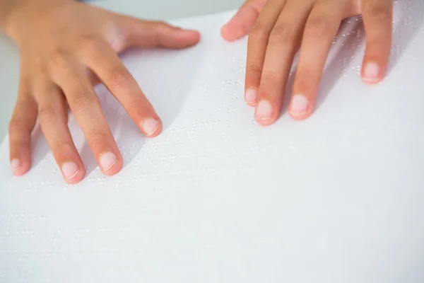 Governo Federal prevê investir mais de R$ 27 milhões na produção e distribuição de livros para estudantes cegos e surdocegos em todo o país