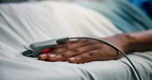 Pacientes podem conseguir aplicação da Polilaminina sem depender somente de decisões judiciais