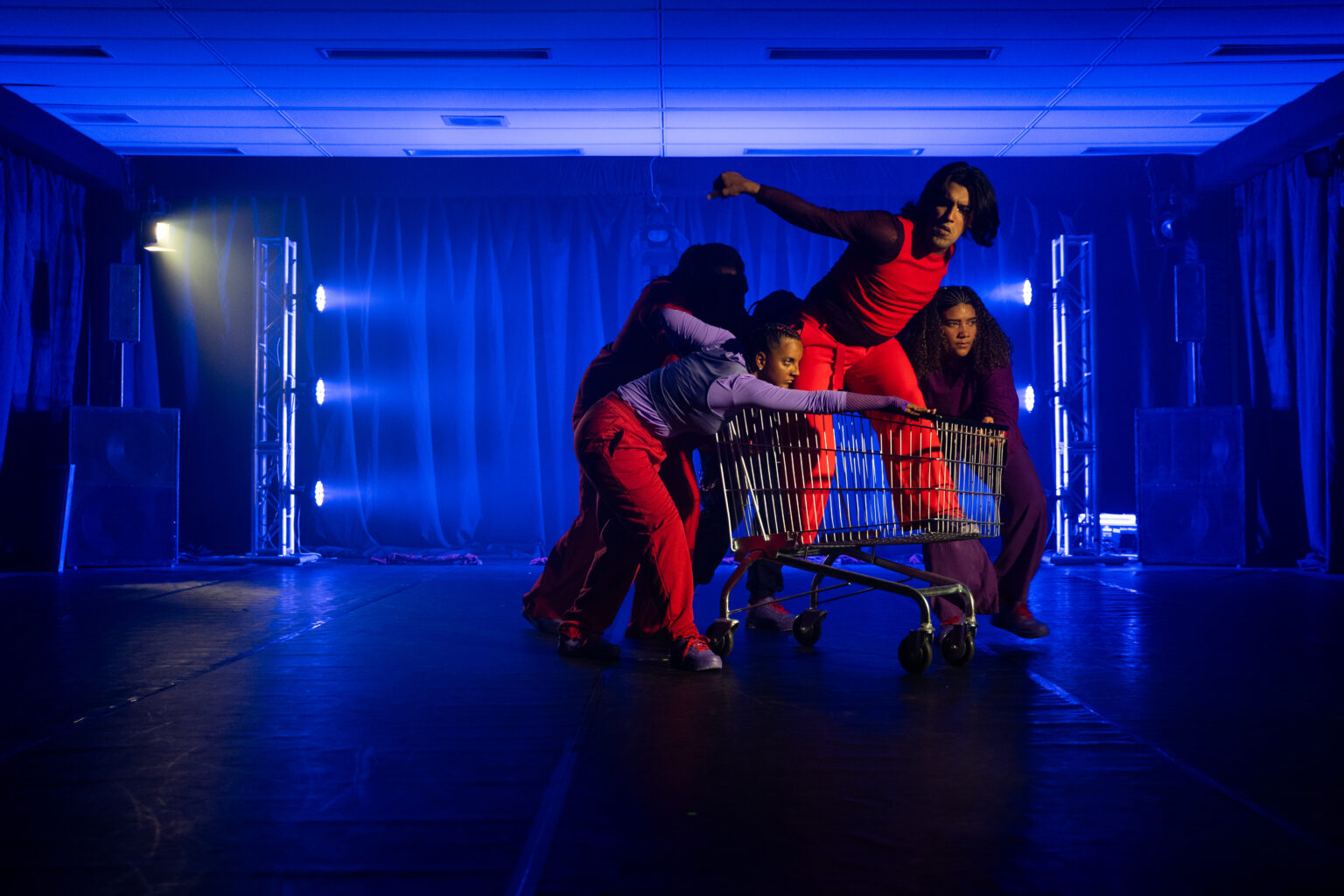 Itaú Cultural recebe shows, dança, teatro, debates e oficinas na mostra de artes e cultura def \\ENTRE\\