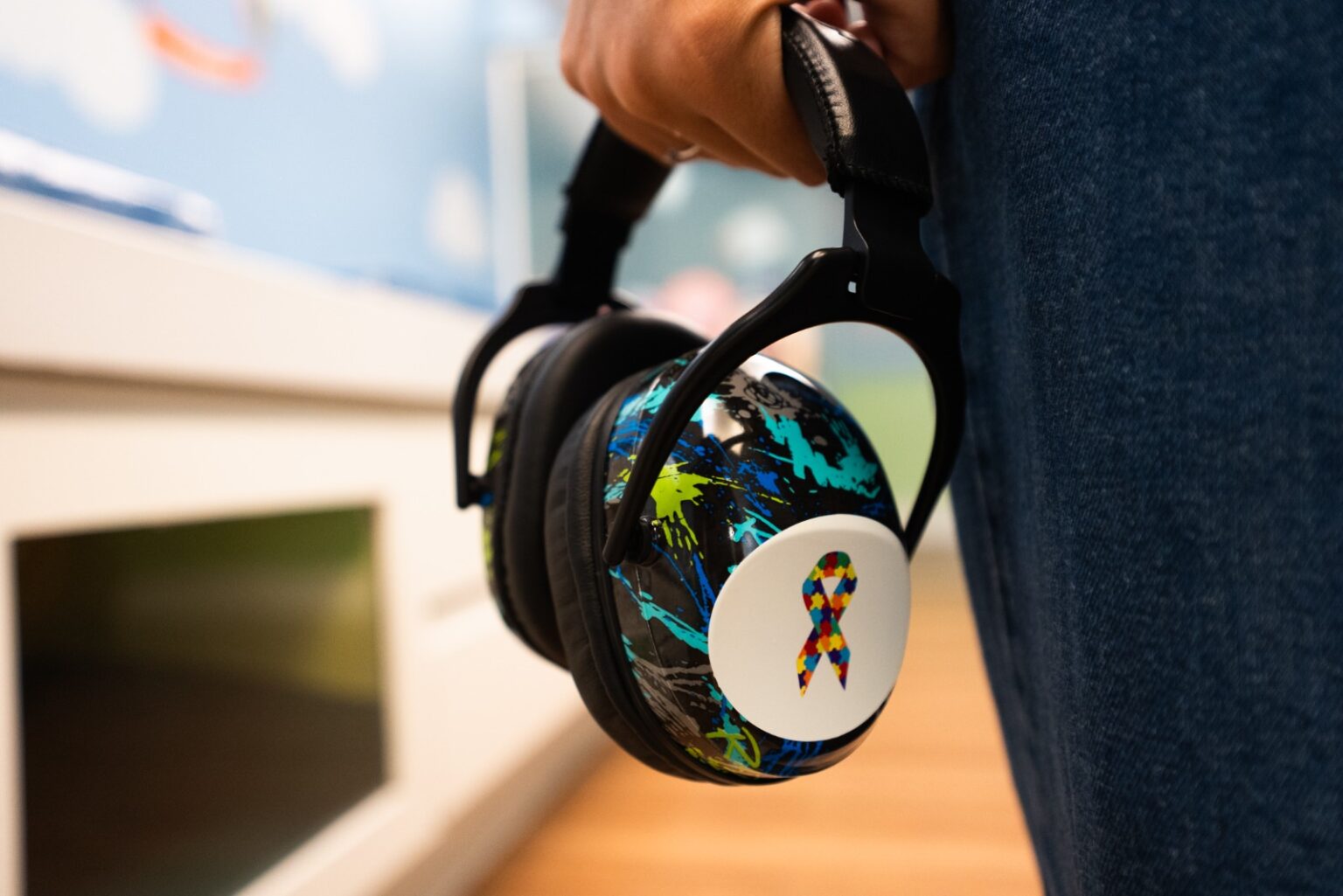 Rede amplia iniciativas de inclusão para pessoas com autismo em shoppings pelo país