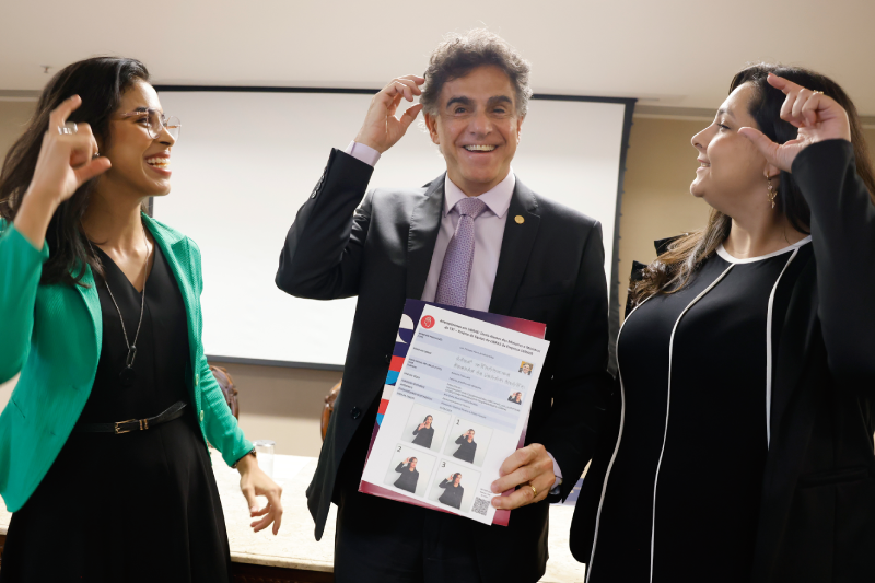 Ministras e ministros do TST passam a ter sinais pessoais em Libras nas transmissões 