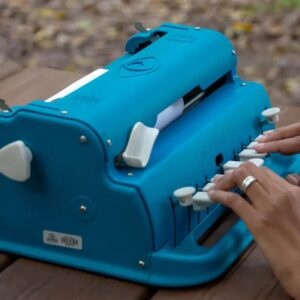 Dia Nacional do Braille expõe desafios na alfabetização de crianças com deficiência visual no Brasil