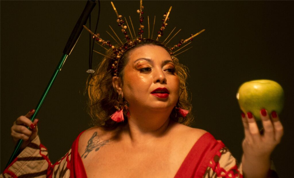 Novo disco de Clarice Senna transforma o seu diagnóstico da Doença de Stargardt em um manifesto de cura e saúde mental