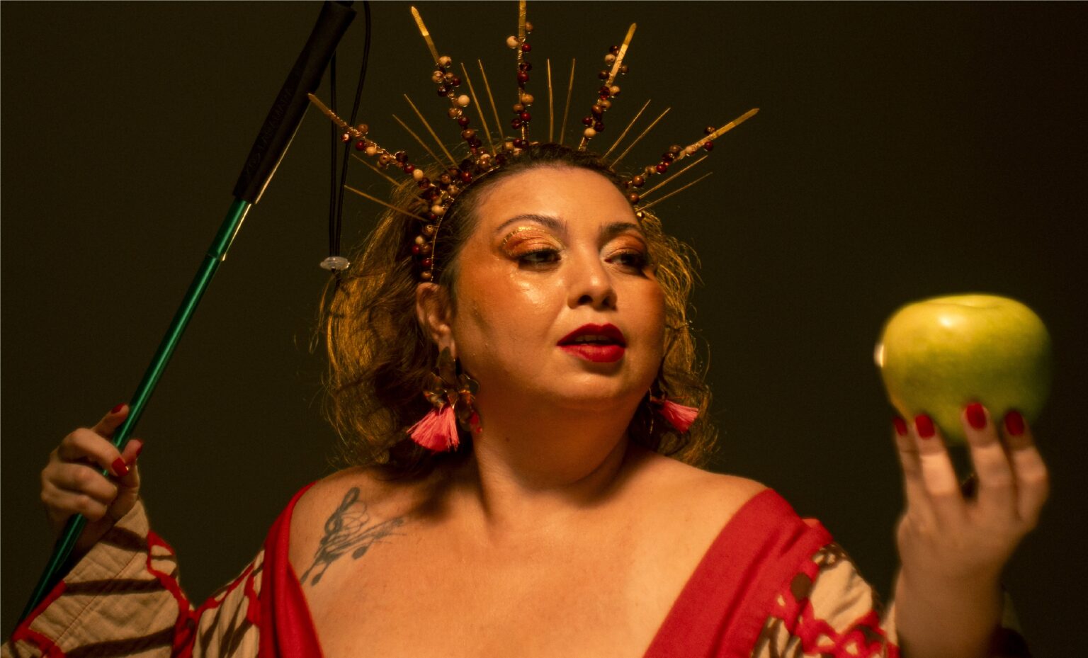 Novo disco de Clarice Senna transforma o seu diagnóstico da Doença de Stargardt em um manifesto de cura e saúde mental