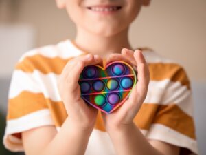 Novas diretrizes e tecnologias reposicionam o cuidado com o autismo na infância
