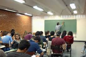 Presença de pessoas autistas cresce nas universidades, mas permanência ainda enfrenta barreiras estruturais