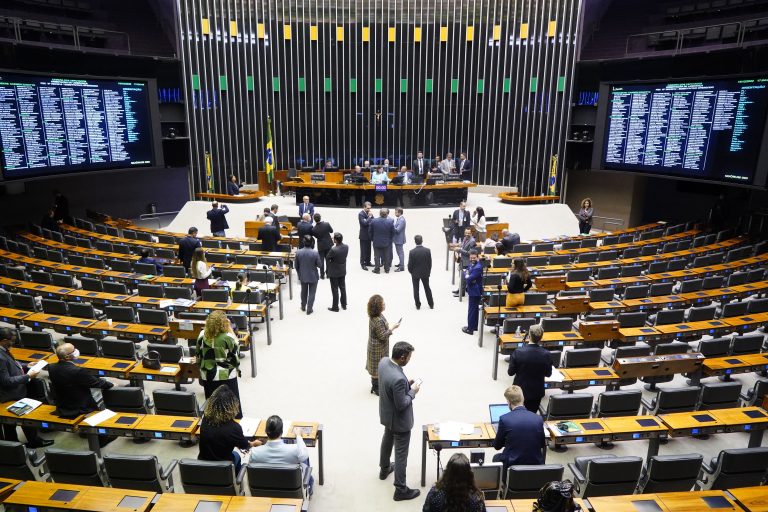 Câmara dos Deputados aprova Requerimento e Fazenda e Receita Federal precisam prestas esclarecimentos sobre cobrança de IPI para pessoas com deficiência