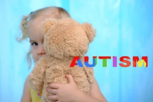 Autismo na adolescência exige atenção para isolamento, saúde mental e risco de invisibilidade social