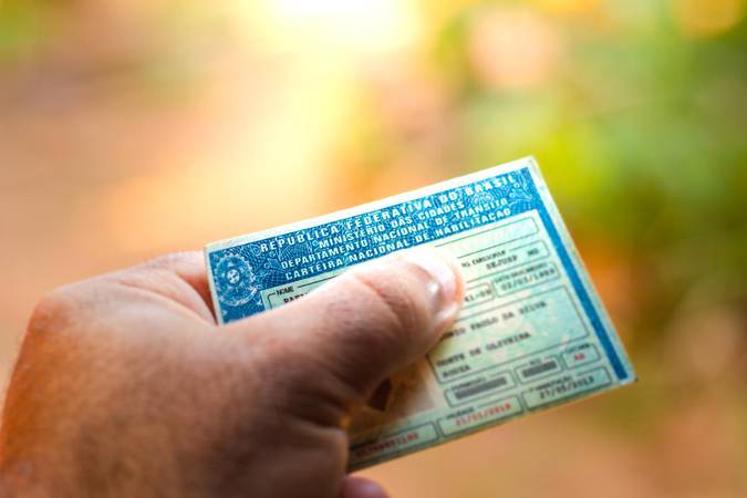 Renovação da CNH permanece com exame médico obrigatório. Decisão agora depende de Lula