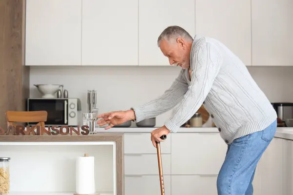 Dia Mundial de Prevenção de Quedas chama atenção para um dos efeitos mais silenciosos do Parkinson