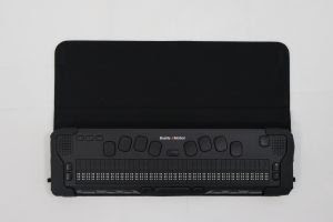 Fundação Dorina Nowill para Cegos destaca como a Linha Braille amplia o acesso à educação de pessoas com deficiência visual