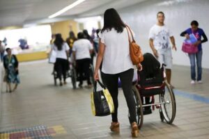 LBI: direitos a saúde, educação, atendimento prioritário, habilitação, reabilitação e igualdade