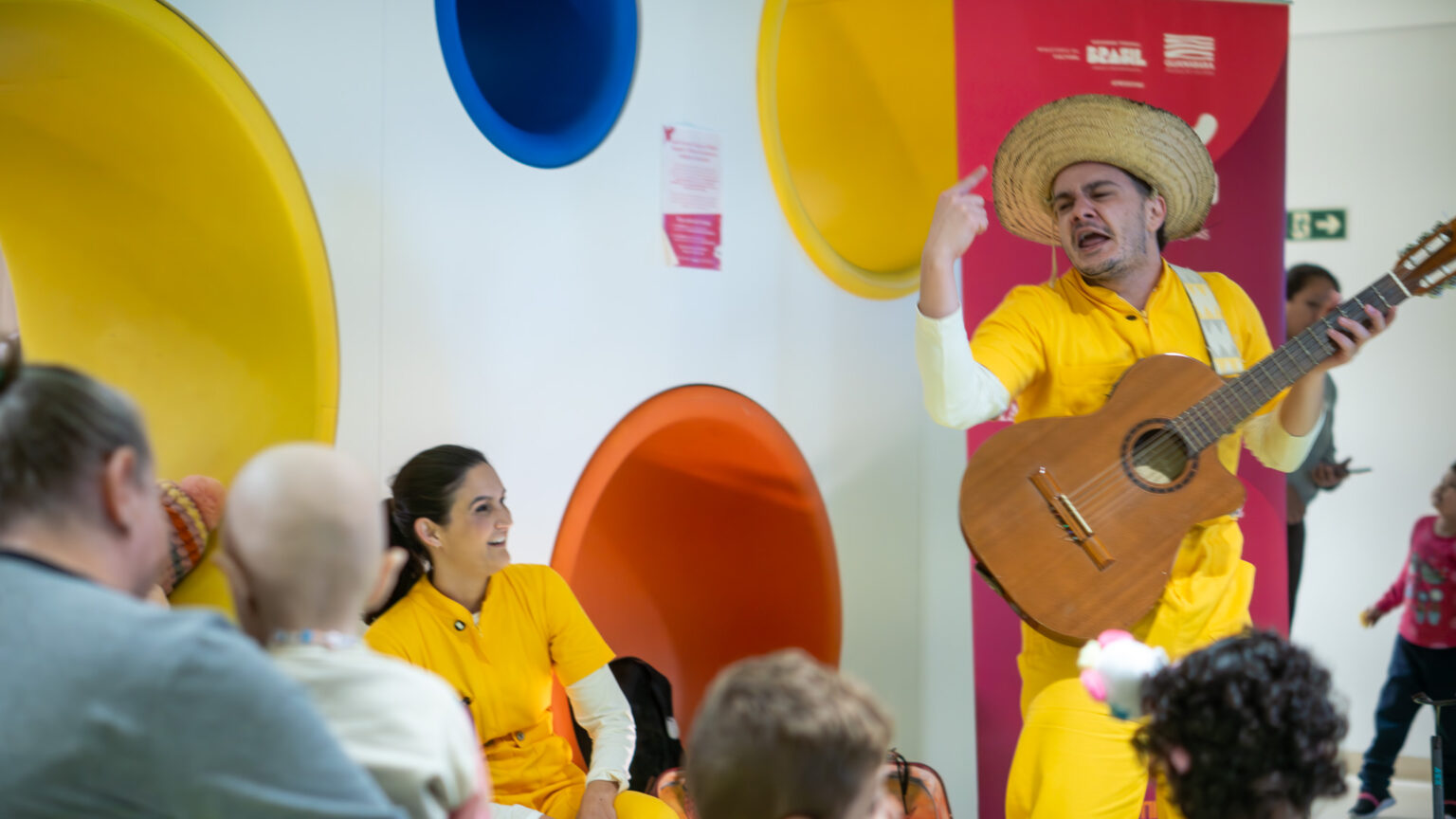 Ópera das Cores leva cultura para hospitais e pessoas com deficiência visual