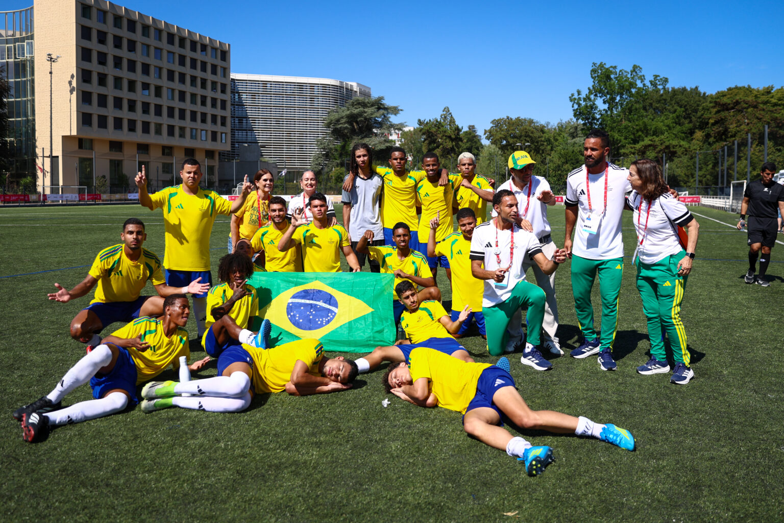 Brasil é campeão em Paris e ganha Copa Mundial de Futebol Unificado