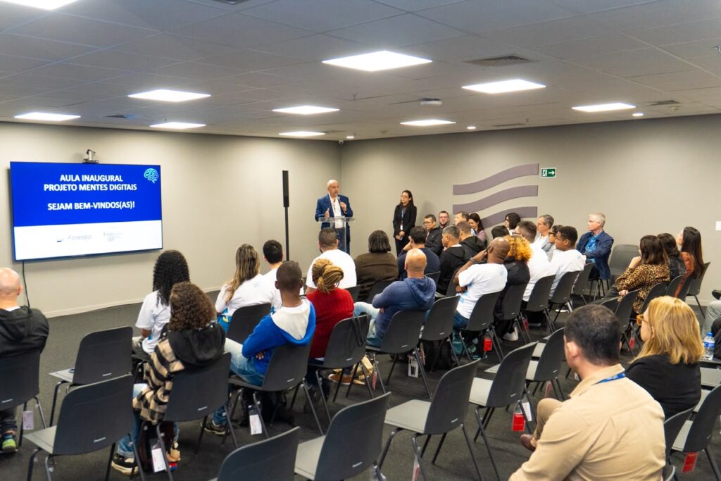 Foresea inicia formação exclusiva de PCDs em tecnologia com primeira turma do Mentes Digitais