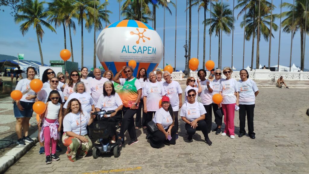 Simpósio gratuito reúne especialistas em esclerose múltipla e encerra Agosto Laranja