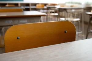 A cadeira vazia ao lado da carteira: a ausência de mediadores escolares e o Direito à Educação que existe só no papel - OPINIÃO - * Por Igor Lima