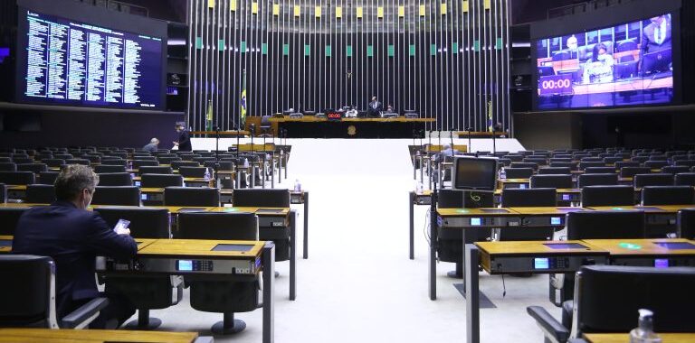 Processo legislativo na Câmara dos Deputados é lento e projetos que envolvem pessoas com deficiência ficam parados