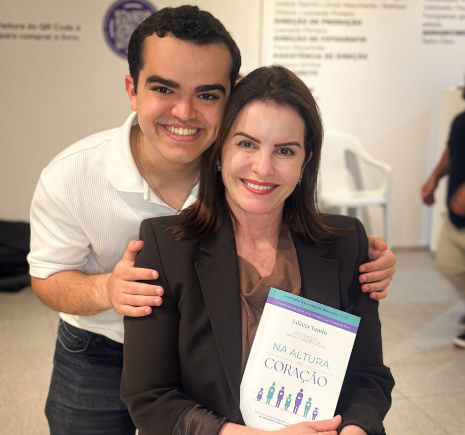Qualquer família pode ter um filho com nanismo, é tema de novo livro lançado por Juliana Yamin