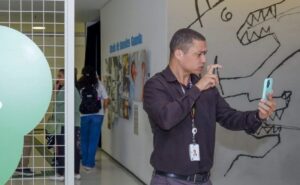 Começa a funcionar a central de atendimento para tirar dúvidas de eleitores surdos em São Paulo