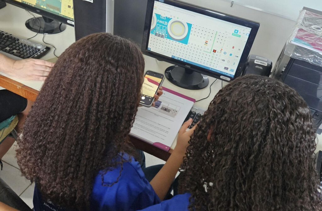Projeto Multiplique o Bem Tech conecta jovens com deficiência à robótica e programação no Rio