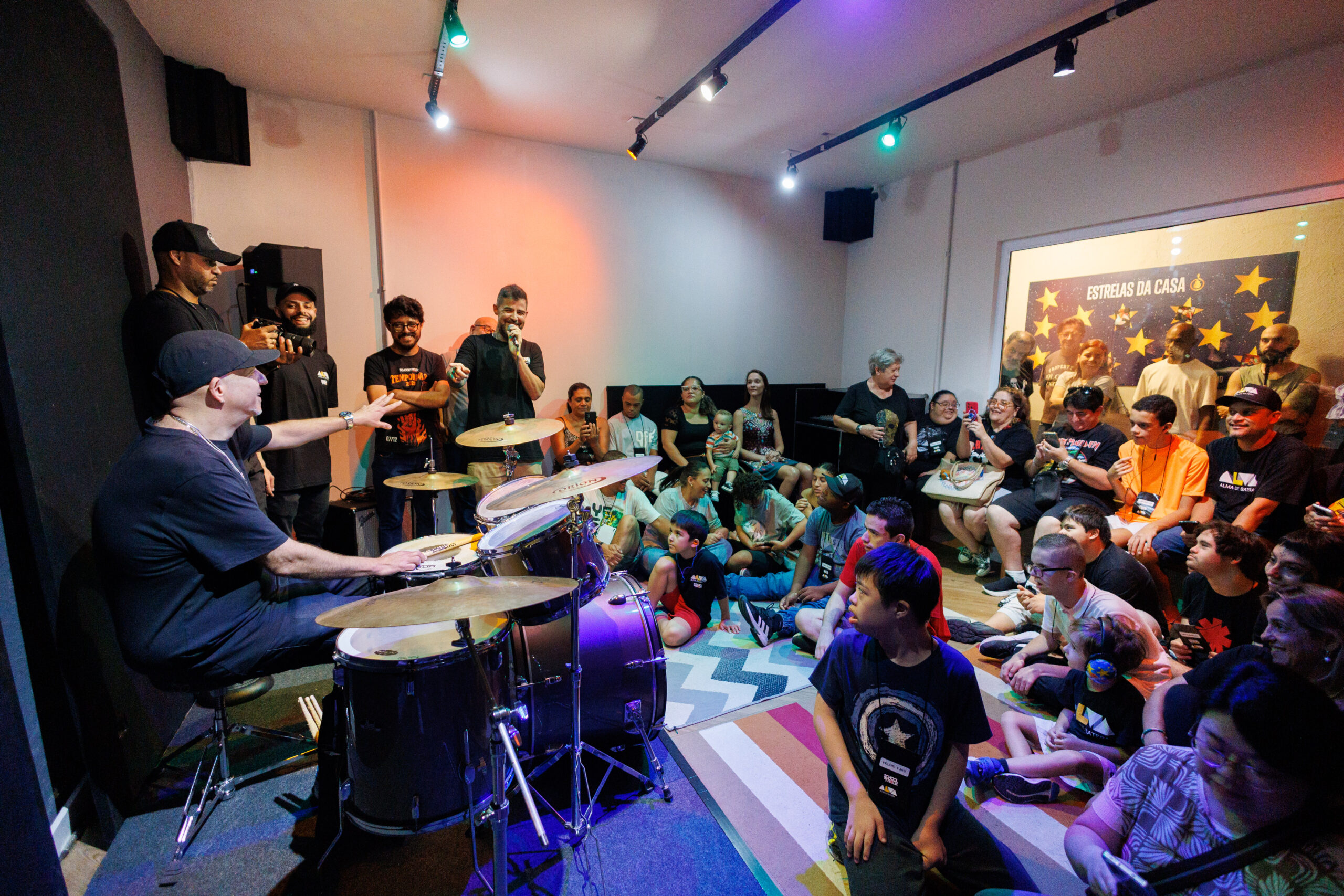 School of Rock e Alma de Batera iniciam expansão nacional de projeto de inclusão na educação musical