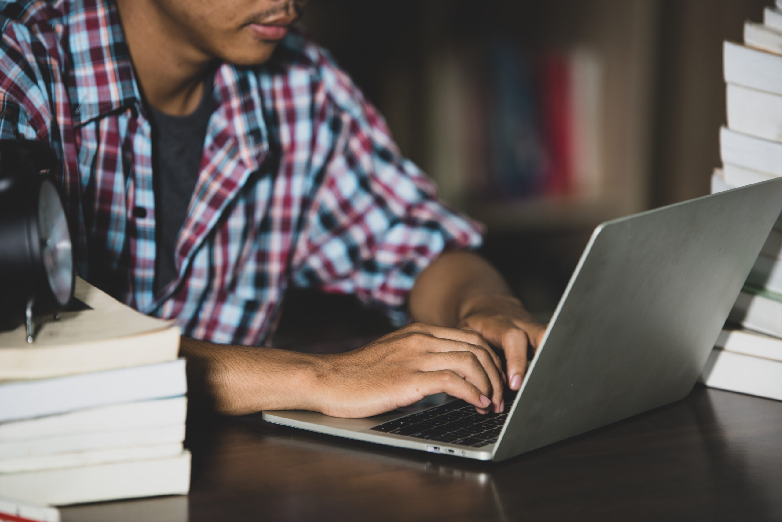 Curso gratuito ensina comunicação inclusiva para profissionais e estudantes de todo o Brasil