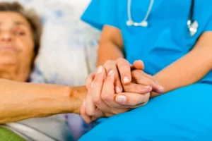 Setembro Lilás reforça importância do tratamento da doença de Alzheimer e do cuidado com quem cuida dos pacientes