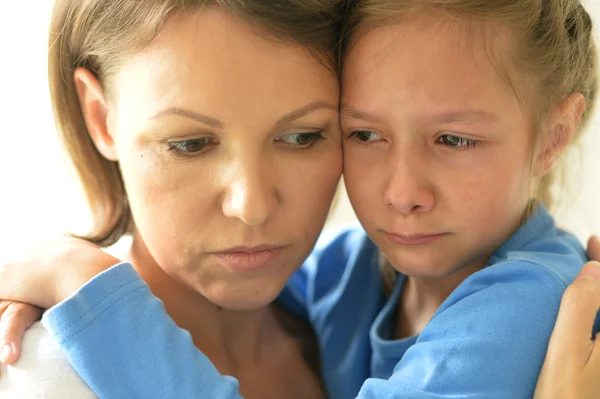 Novos dados do IBGE expõem desigualdades nas famílias com crianças com deficiência: quando o cuidado afeta o trabalho das mães