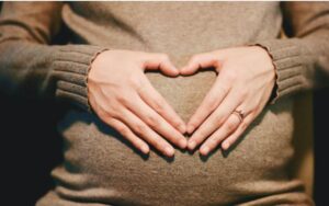 Mães neurodivergentes: a maternidade invisível de mulheres com TDAH e autismo