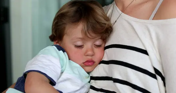 Não faltei ao trabalho. Levei meu filho ao neuro: a mãe atípica que perde o emprego por cuidar - OPINIÃO - * Por Igor Lima