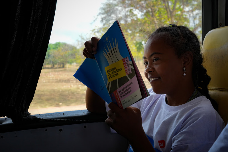 Ministério do Turismo promove 1º roteiro cívico 100% adaptado para crianças com deficiência